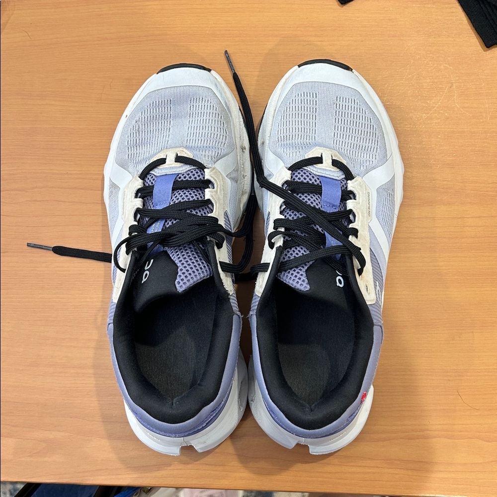 On Running Women’s Purple and Black and Gray Sneakers Size 8
